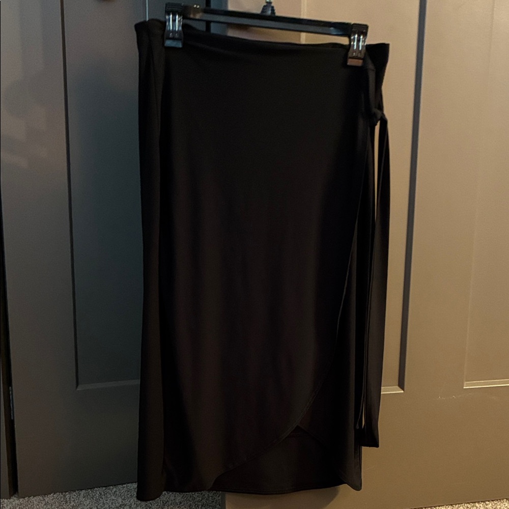 21 Saints 
Elegant Black Women's pull-on Skirt